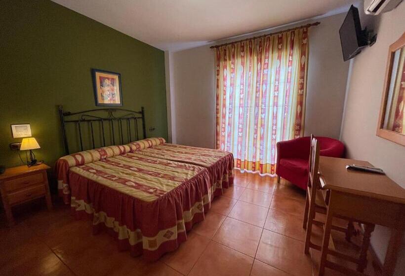 اتاق استاندارد سه نفره, Quéntar Hotel Rural