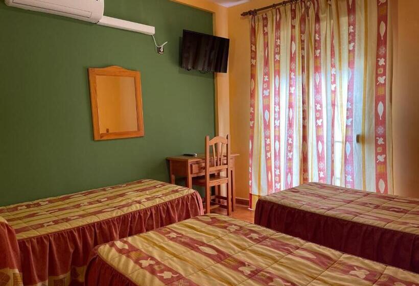 اتاق استاندارد سه نفره, Quéntar Hotel Rural