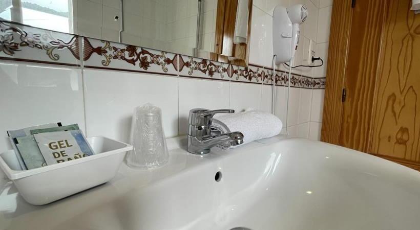 اتاق استاندارد یک نفره, Quéntar Hotel Rural