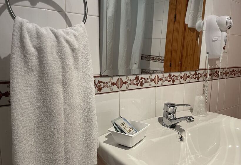 اتاق استاندارد سه نفره, Quéntar Hotel Rural