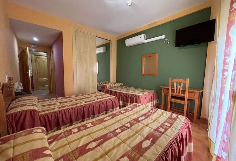 اتاق استاندارد سه نفره, Quéntar Hotel Rural