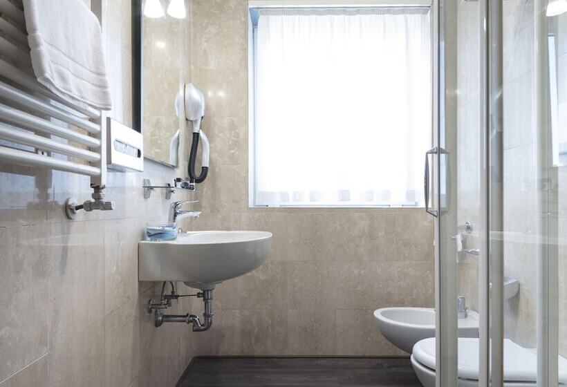 اتاق کلاسیک سه تخته, Smart Hotel Holiday