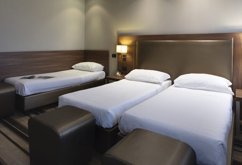 اتاق کلاسیک سه تخته, Smart Hotel Holiday
