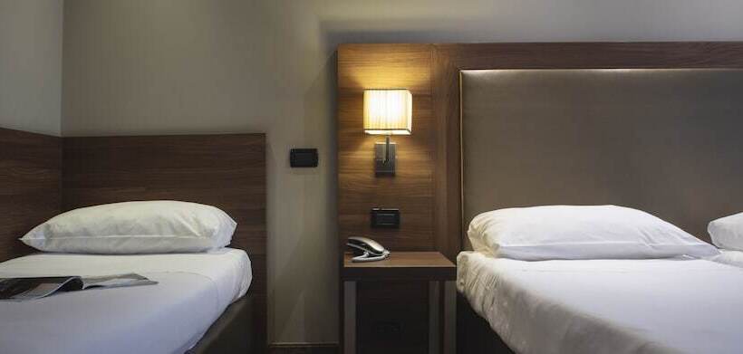 اتاق کلاسیک سه تخته, Smart Hotel Holiday