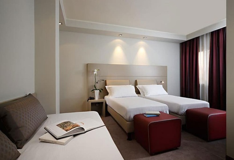 اتاق کلاسیک سه تخته, Smart Hotel Holiday
