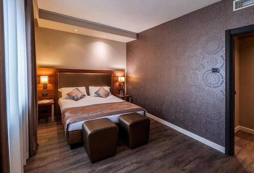 اتاق خانوادگی, Smart Hotel Holiday