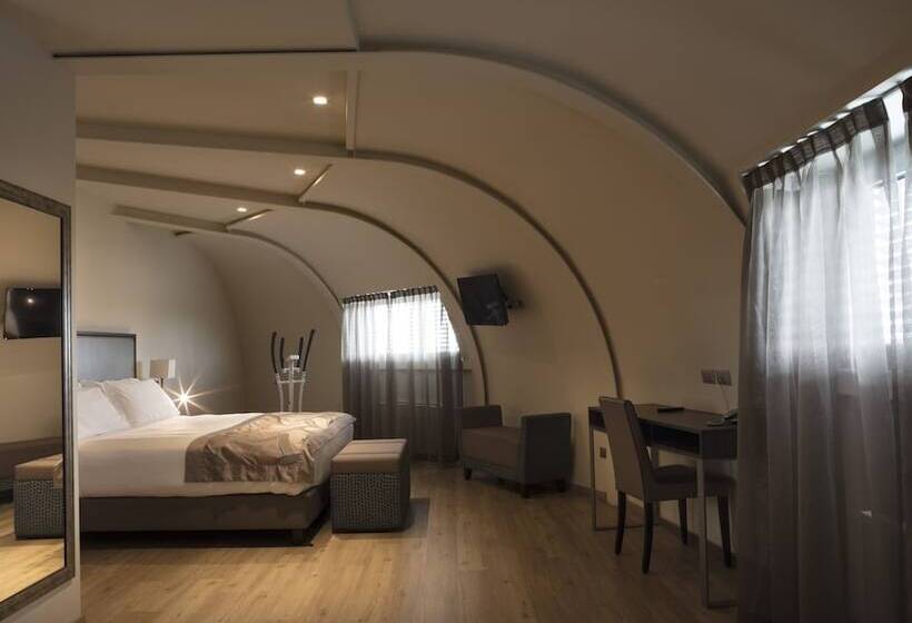 اتاق خانوادگی, Smart Hotel Holiday