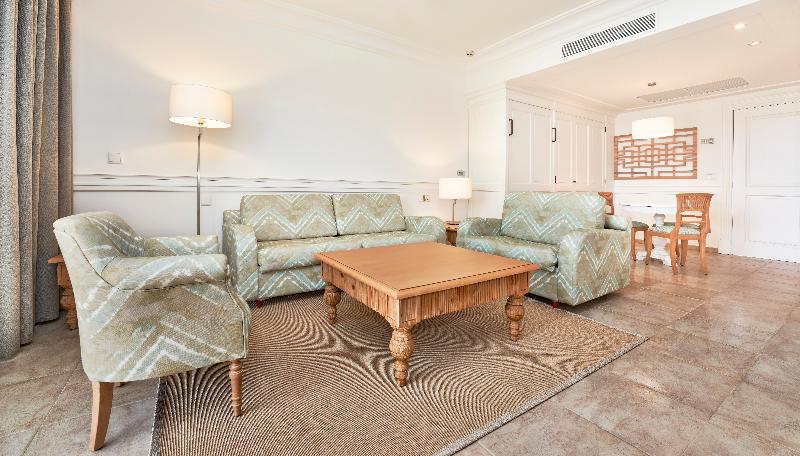 سوییت با چشم‌انداز دریا, Insotel Punta Prima Prestige Suites & Spa