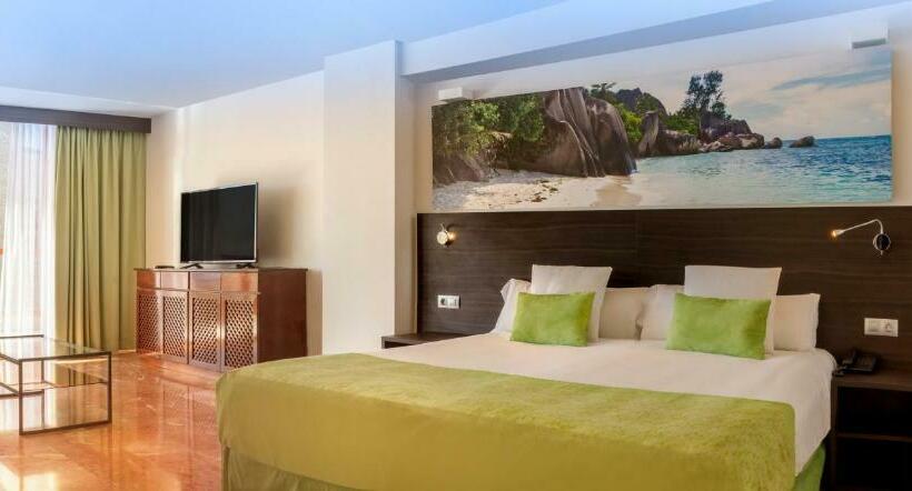 3-Bedroom Deluxe Apartment, Magic Tropical Splash