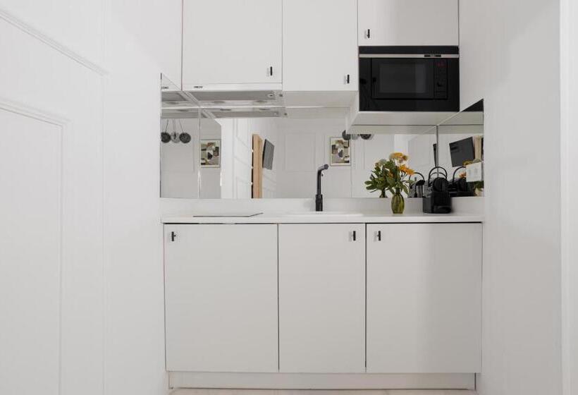 استودیوی استاندارد, Sonder Santa Ana