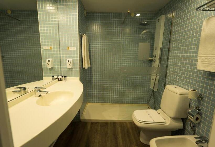 חדר סטנדרט לשלושה, The One Grand Hotel da Póvoa