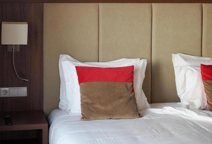חדר דלוקס עם מרפסת נוף לים, The One Grand Hotel da Póvoa