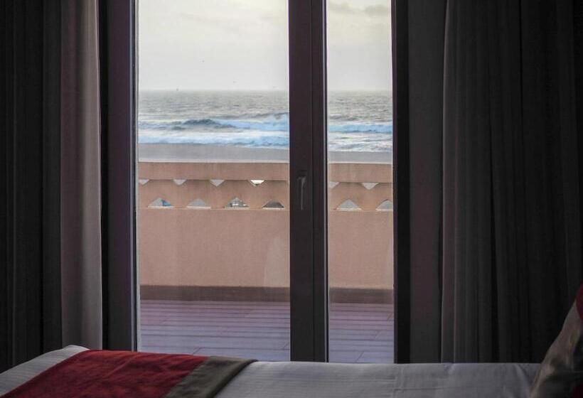 חדר דלוקס עם מרפסת נוף לים, The One Grand Hotel da Póvoa