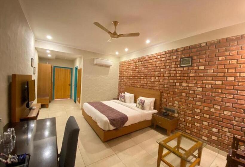 اتاق لوکس, Arch The Baakhli Resort
