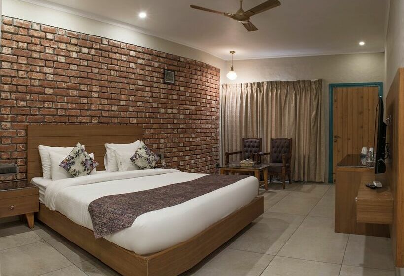 اتاق لوکس, Arch The Baakhli Resort