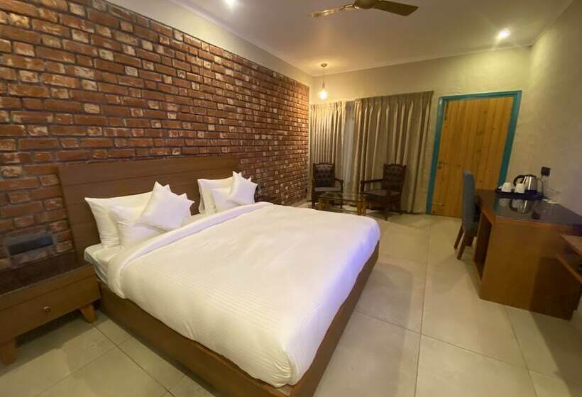 اتاق لوکس, Arch The Baakhli Resort