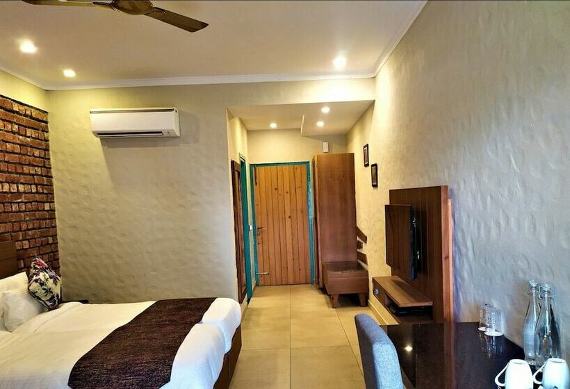 اتاق لوکس, Arch The Baakhli Resort