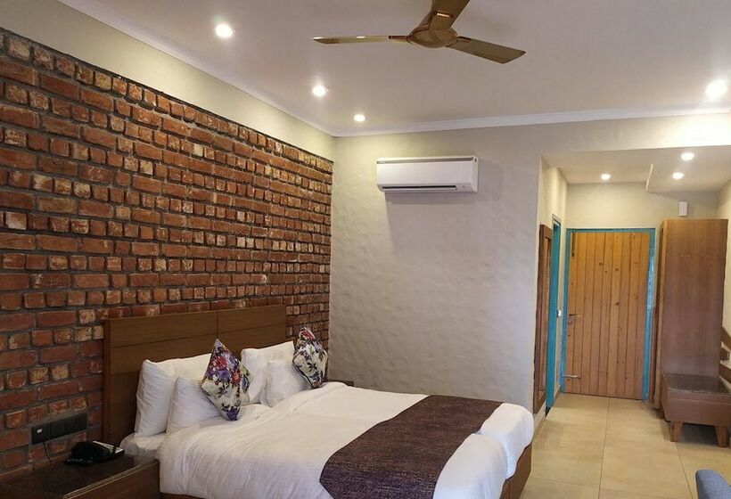 اتاق لوکس, Arch The Baakhli Resort