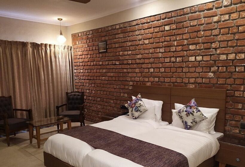 اتاق لوکس, Arch The Baakhli Resort