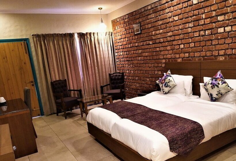 اتاق لوکس, Arch The Baakhli Resort
