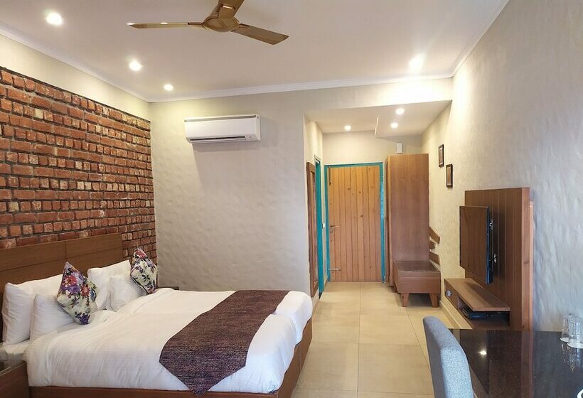 اتاق لوکس, Arch The Baakhli Resort