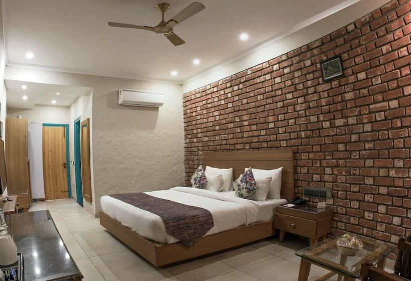 اتاق لوکس, Arch The Baakhli Resort
