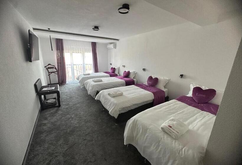 Economy Quadruple Room, China Town Prenoćište