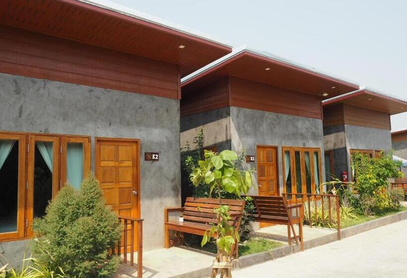 اتاق لوکس با بالکن, Nawiengkae Riverview Resort