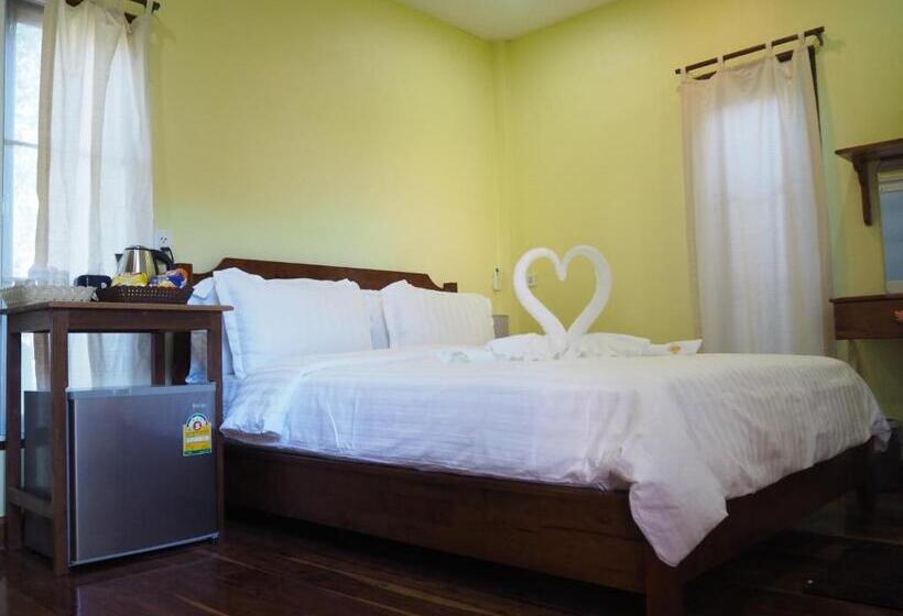 اتاق استاندارد با چشم‌انداز استخر, Nawiengkae Riverview Resort