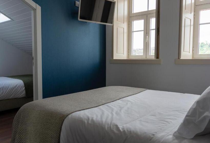 اتاق لوکس سه تخته با چشم‌انداز, O Paço   Exclusive Accommodation