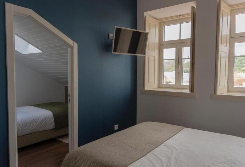 اتاق لوکس سه تخته با چشم‌انداز, O Paço   Exclusive Accommodation