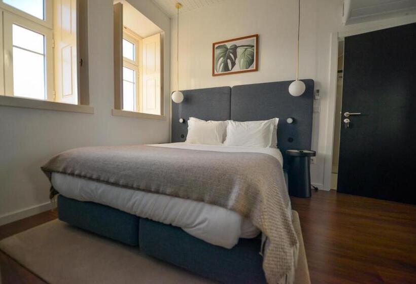 اتاق لوکس سه تخته با چشم‌انداز, O Paço   Exclusive Accommodation