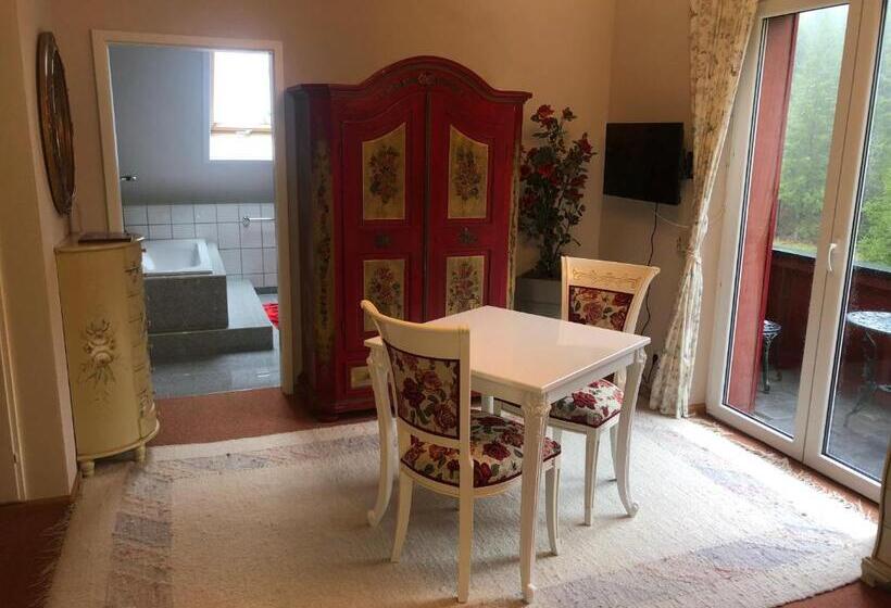 اتاق استاندارد با بالکن, Waldhotel Auerhahn Hochkopfhaus