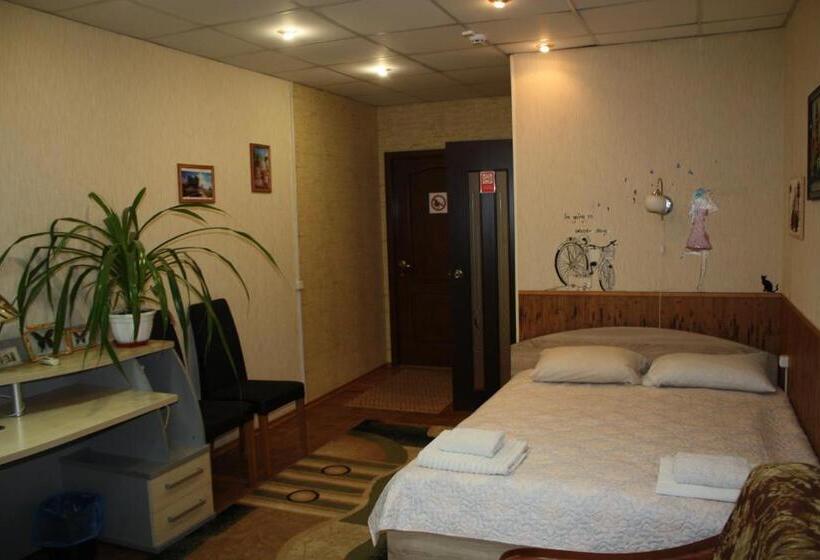 اتاق لوکس, Motel Pid Strihoyu