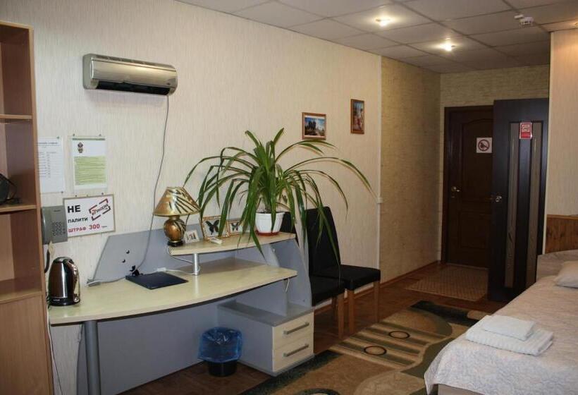 اتاق لوکس, Motel Pid Strihoyu