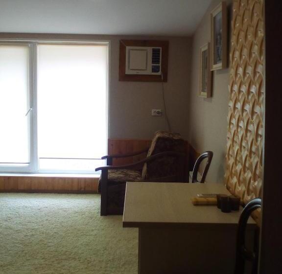 اتاق لوکس سه تخته, Motel Pid Strihoyu