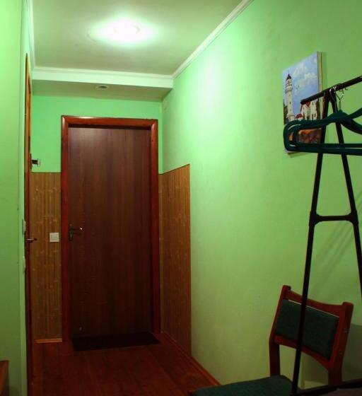 اتاق عادی, Motel Pid Strihoyu