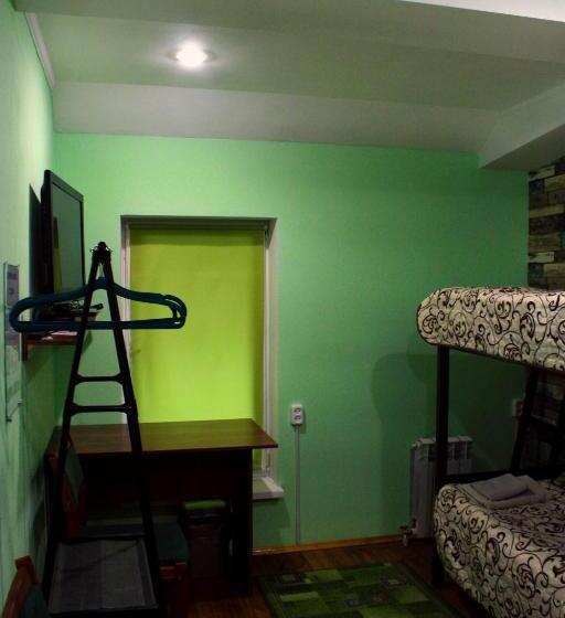 اتاق عادی, Motel Pid Strihoyu