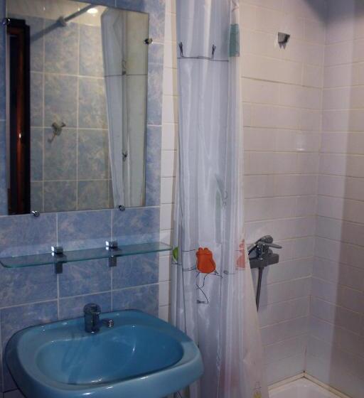 اتاق عادی, Motel Pid Strihoyu