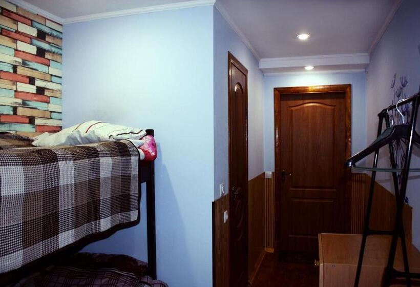 اتاق عادی, Motel Pid Strihoyu