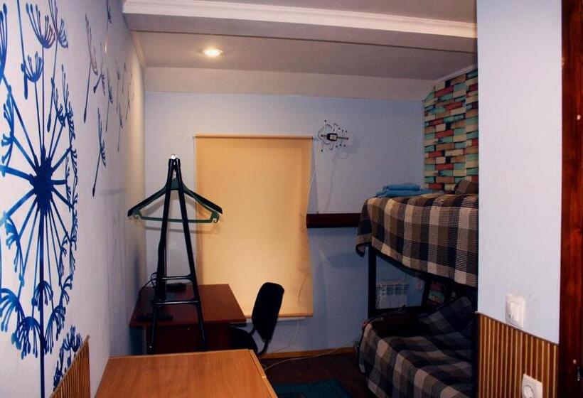 اتاق عادی, Motel Pid Strihoyu