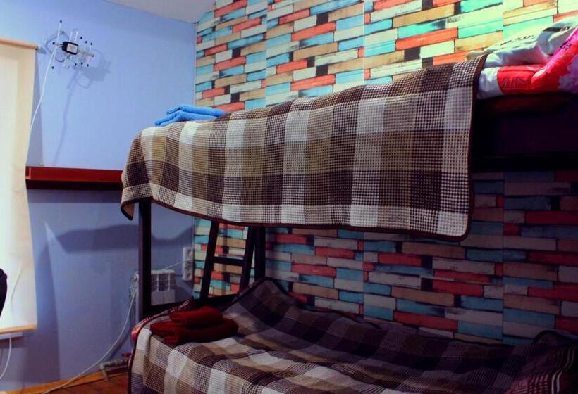 اتاق عادی, Motel Pid Strihoyu