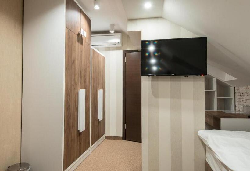 اتاق ساده سه‌ نفره, Centrum Sobe Rooms čačak