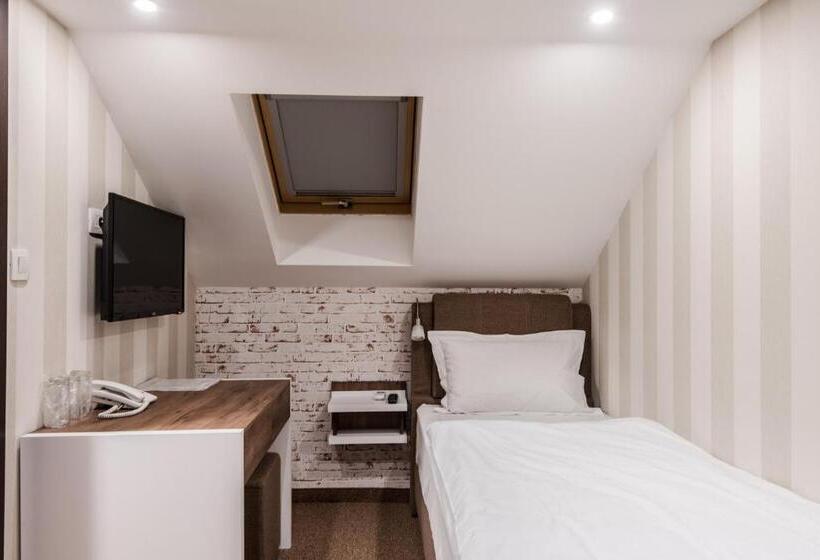 اتاق ساده سه‌ نفره, Centrum Sobe Rooms čačak