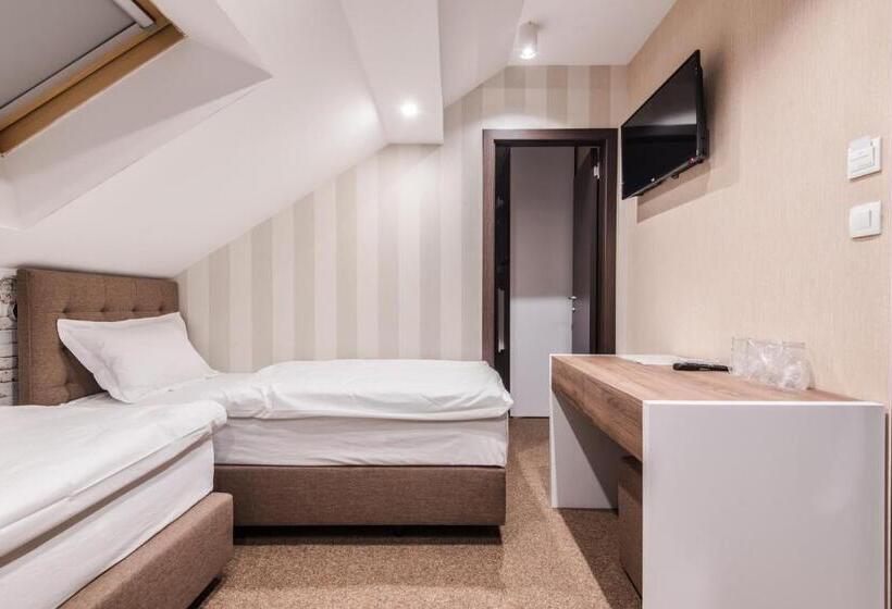اتاق ساده سه‌ نفره, Centrum Sobe Rooms čačak