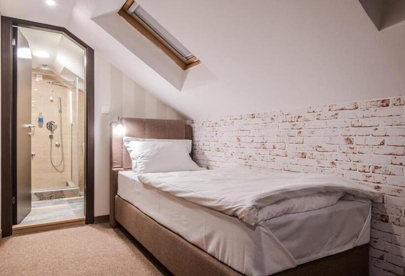 اتاق کلاسیک سه تخته, Centrum Sobe Rooms čačak
