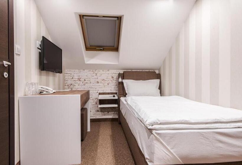 اتاق ساده سه‌ نفره, Centrum Sobe Rooms čačak