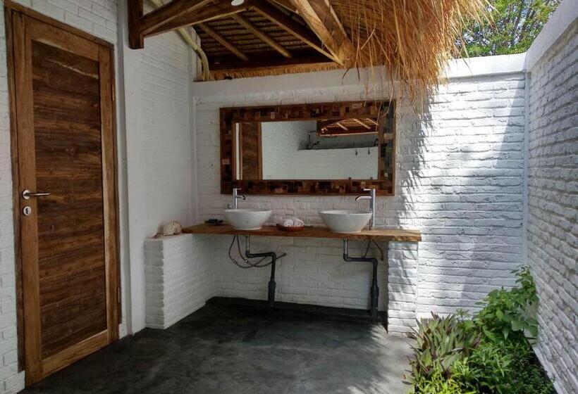 بانگلوی استاندارد با چشم‌انداز دریا, Amrita Maumere Resort