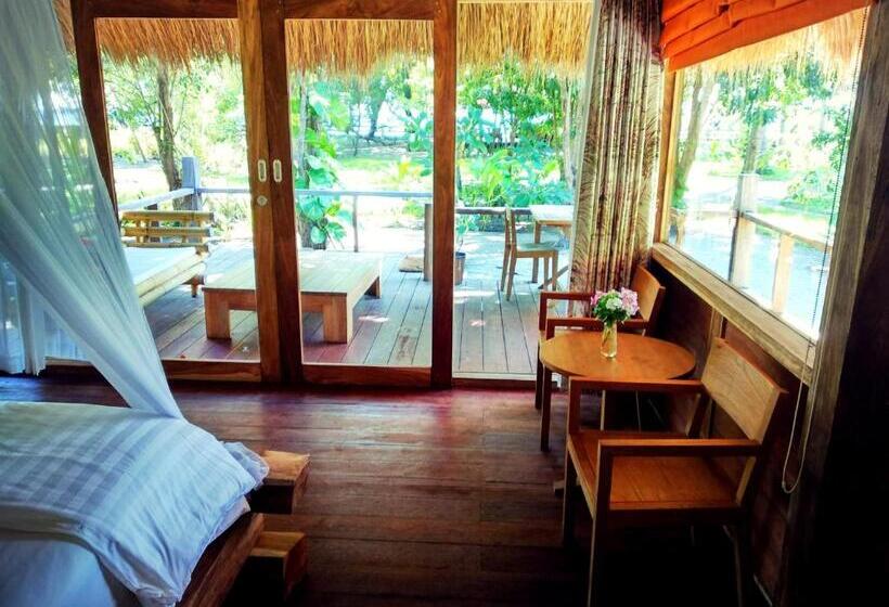 بانگلوی استاندارد با چشم‌انداز دریا, Amrita Maumere Resort