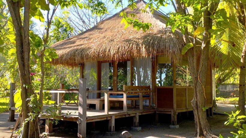 بانگلوی استاندارد با چشم‌انداز دریا, Amrita Maumere Resort